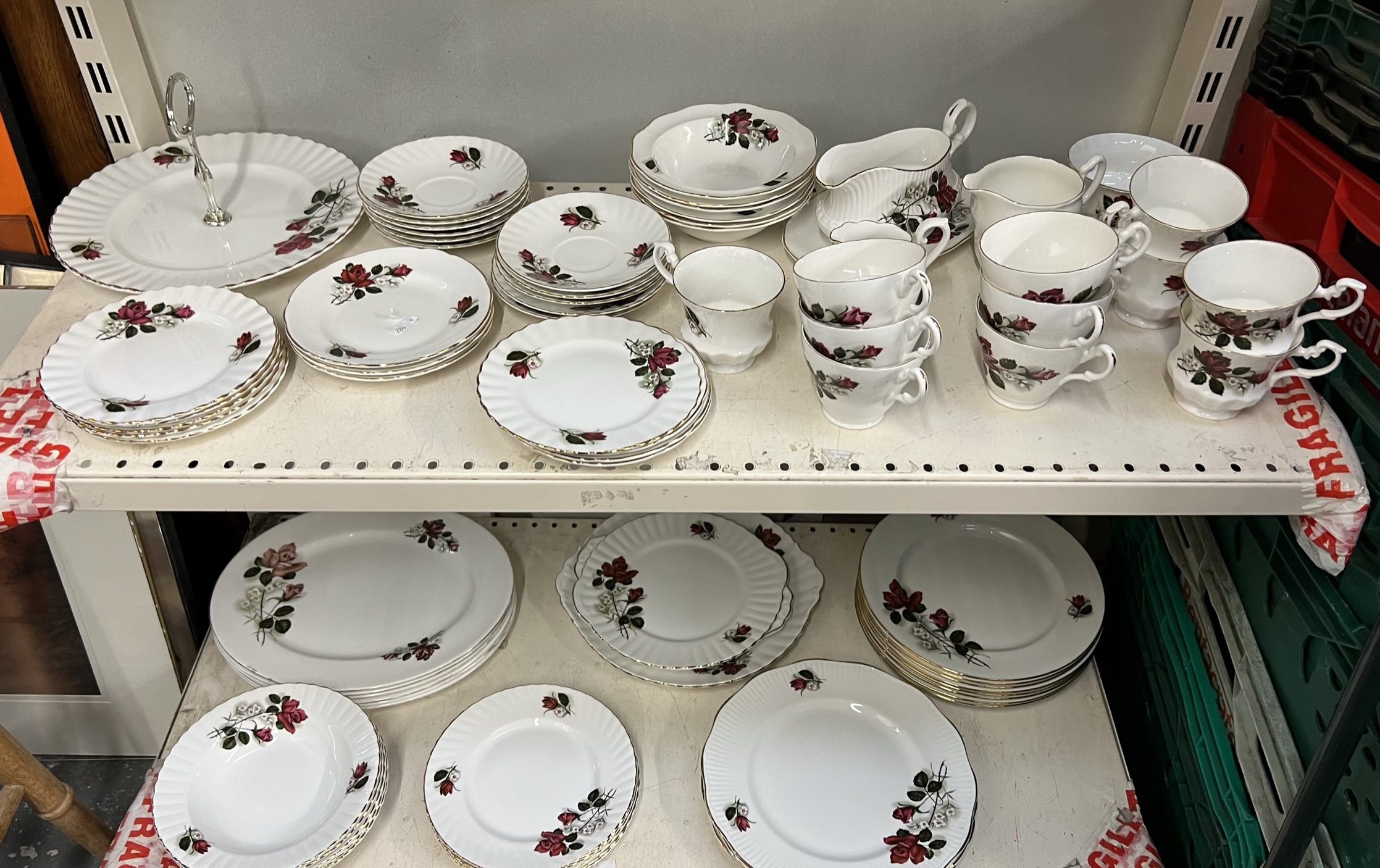 A Dall Mare ware part tea and dinner service decorated with roses