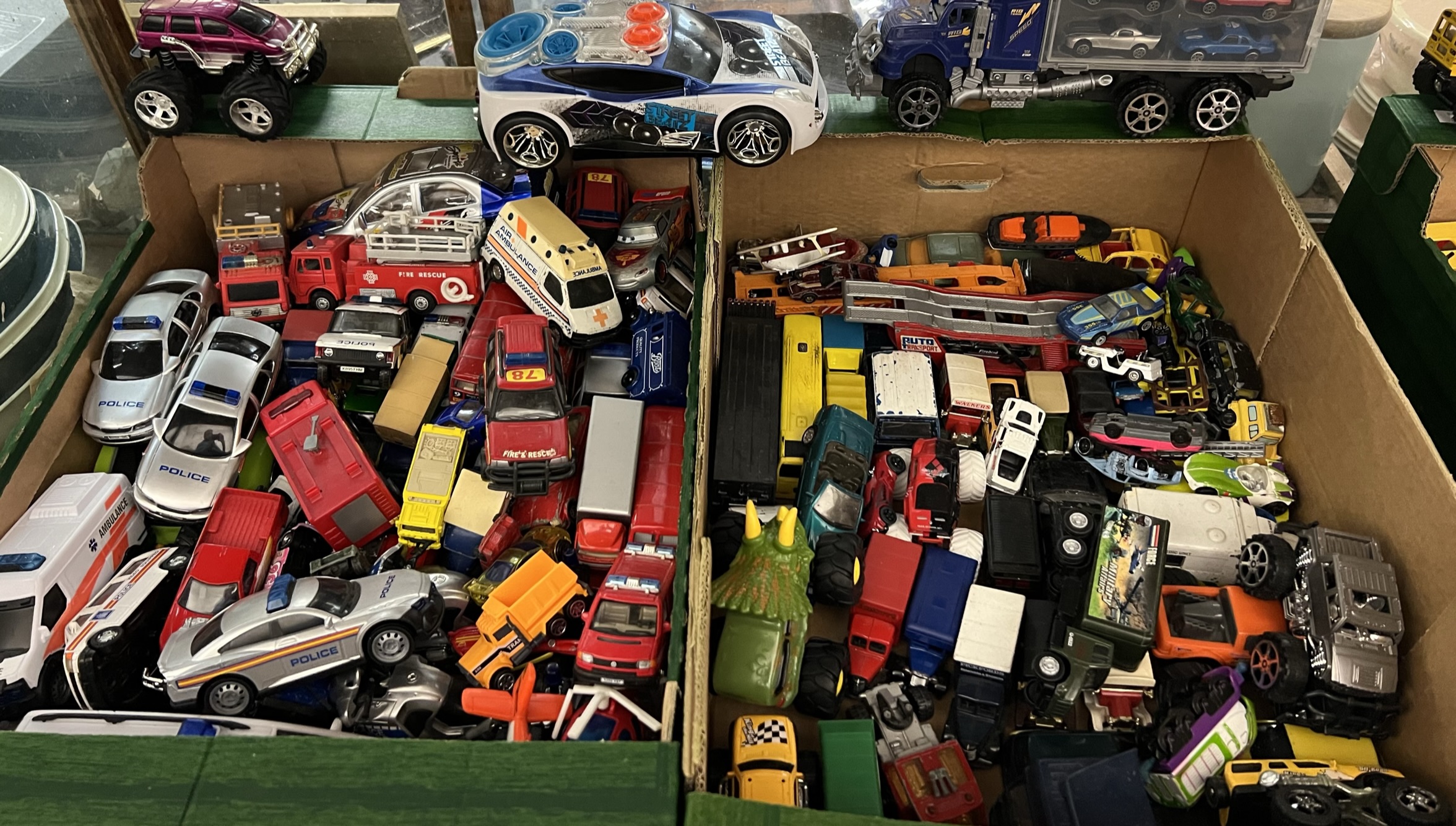 A large collection of model vehicles including LLedo, Teamster, Majorette, Matchbox, - Bild 2 aus 3