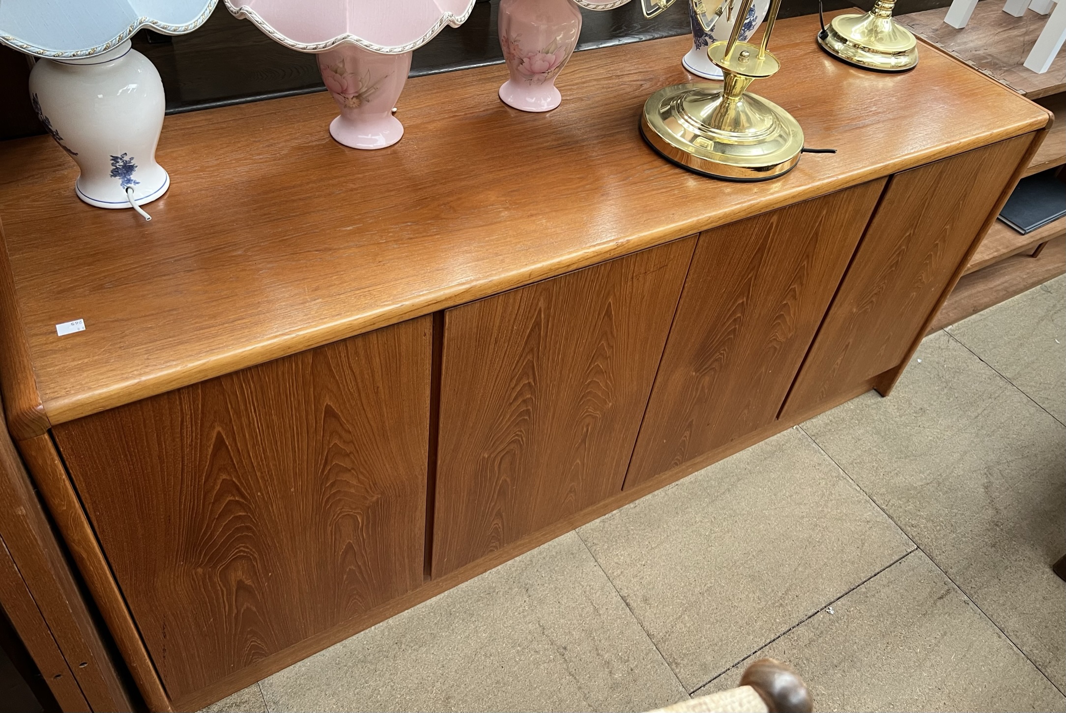 A mid 20th century teak dining suite including an extending dining table, - Bild 2 aus 2