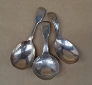 A Victorian silver fiddle pattern caddy spoon, with an oval shaped bowl, London, 1867,
