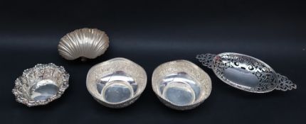 An Edward VII silver quaich of oval form with pierced handles and a pierced bowl, Birmingham, 1902,