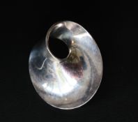 A Möbius brooch by Vivianna Torun for Georg Jensen, No 374,