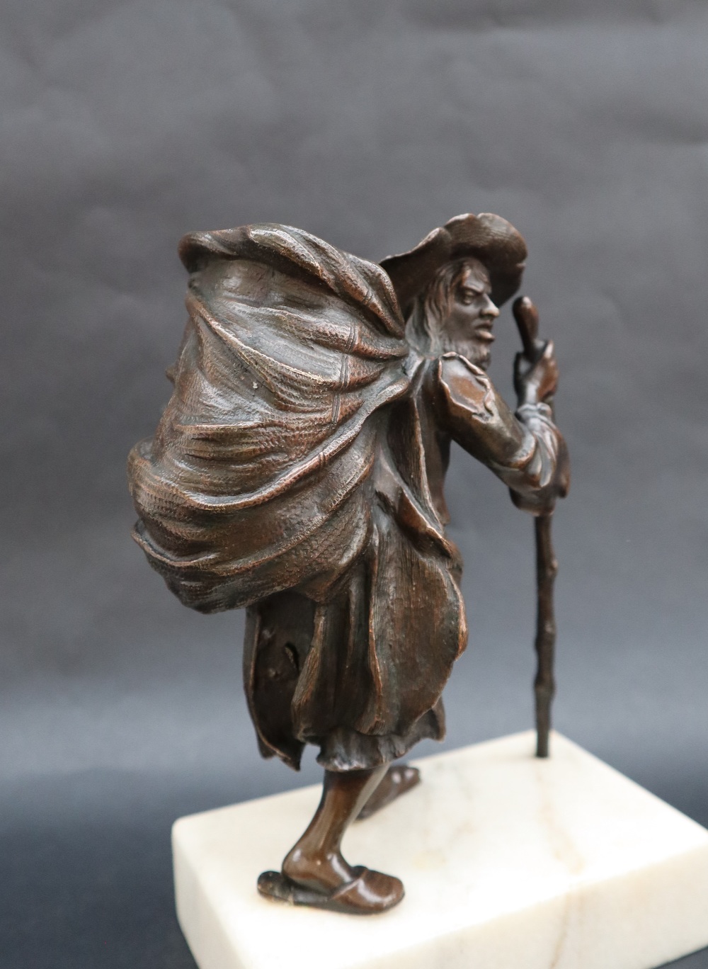 A bronze model of an elderly man with an open sack on his back, - Image 4 of 7