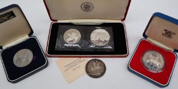 A 100th anniversary of the settlement of Iceland 784-1974 two coin set,