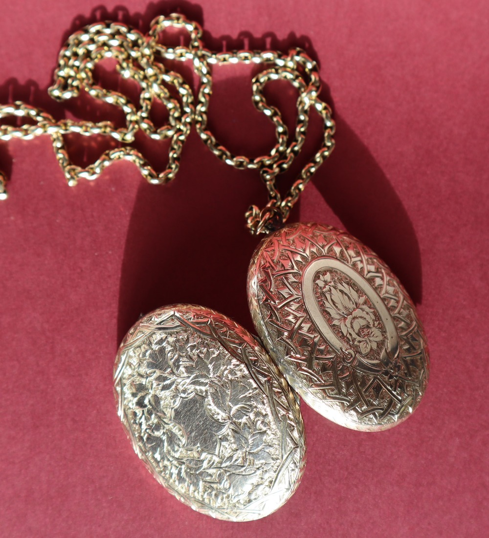 A yellow metal locket of oval form on a 9ct gold chain, - Image 3 of 5