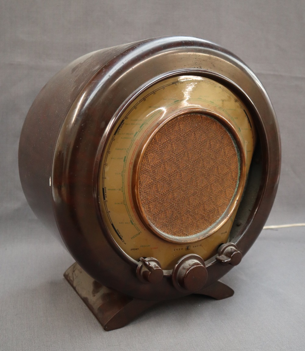 An Ekco all electric radio receiver Type A22 with a circular bakelite casing, and knobs, - Image 2 of 12