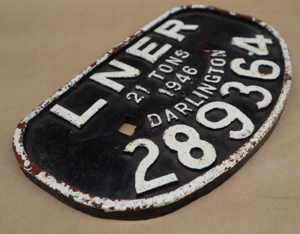 A railway wagon plate for LNER 21 Tons, 1946, Darlington 289364, of flattened oval form, - Image 2 of 4