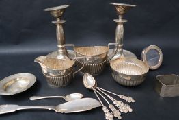 An Edward VII silver cream jug and twin handled sugar basin, Birmingham,