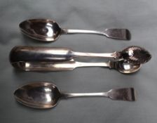 A pair of George III Irish silver fiddle pattern tea spoons, Dublin,