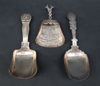 A Victorian silver caddy spoon, with an oval shaped bowl, Birmingham, 1877,