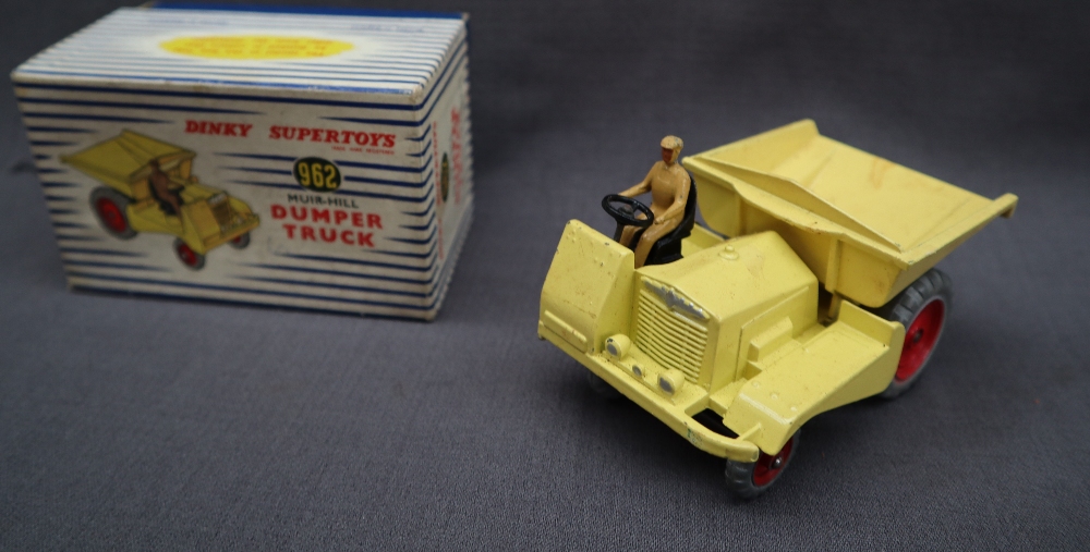 Dinky Supertoys 660 Tank Transporter with green body and trailer, in original box, - Image 5 of 5