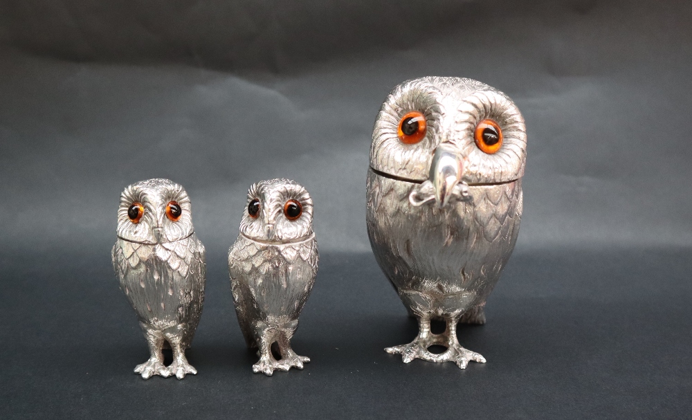 An Elizabeth II silver three piece owl cruet comprising a mustard pot with blue glass liner and