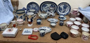 18th century Worcester blue and white tea bowls together with Chinese blue and white plates,