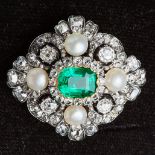 IMPORTANT EMERALD, DIAMOND AND PEARL BROOCH/PENDANT