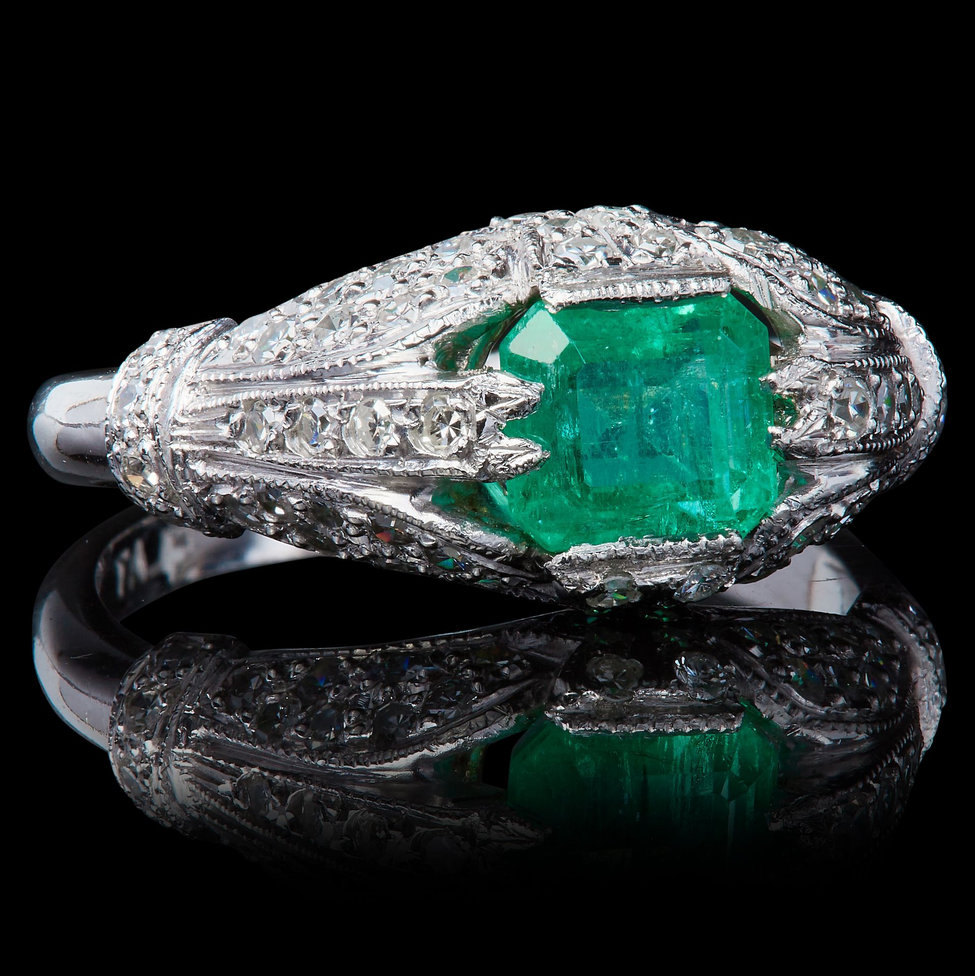 EMERALD AND DIAMOND DRESS RING