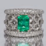 IMPRESSIVE EMERALD AND DIAMOND RING