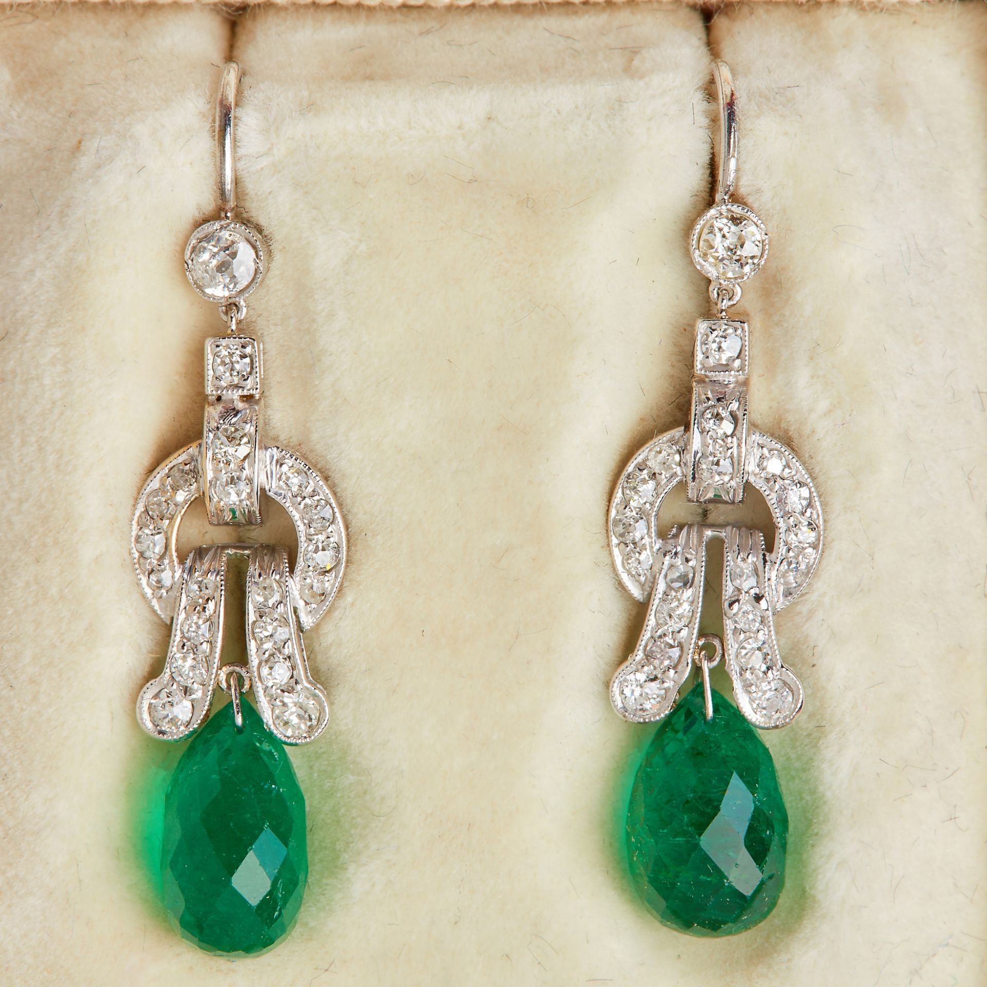 PAIR OF EMERALD AND DIAMOND DROP EARRINGS - Bild 2 aus 2