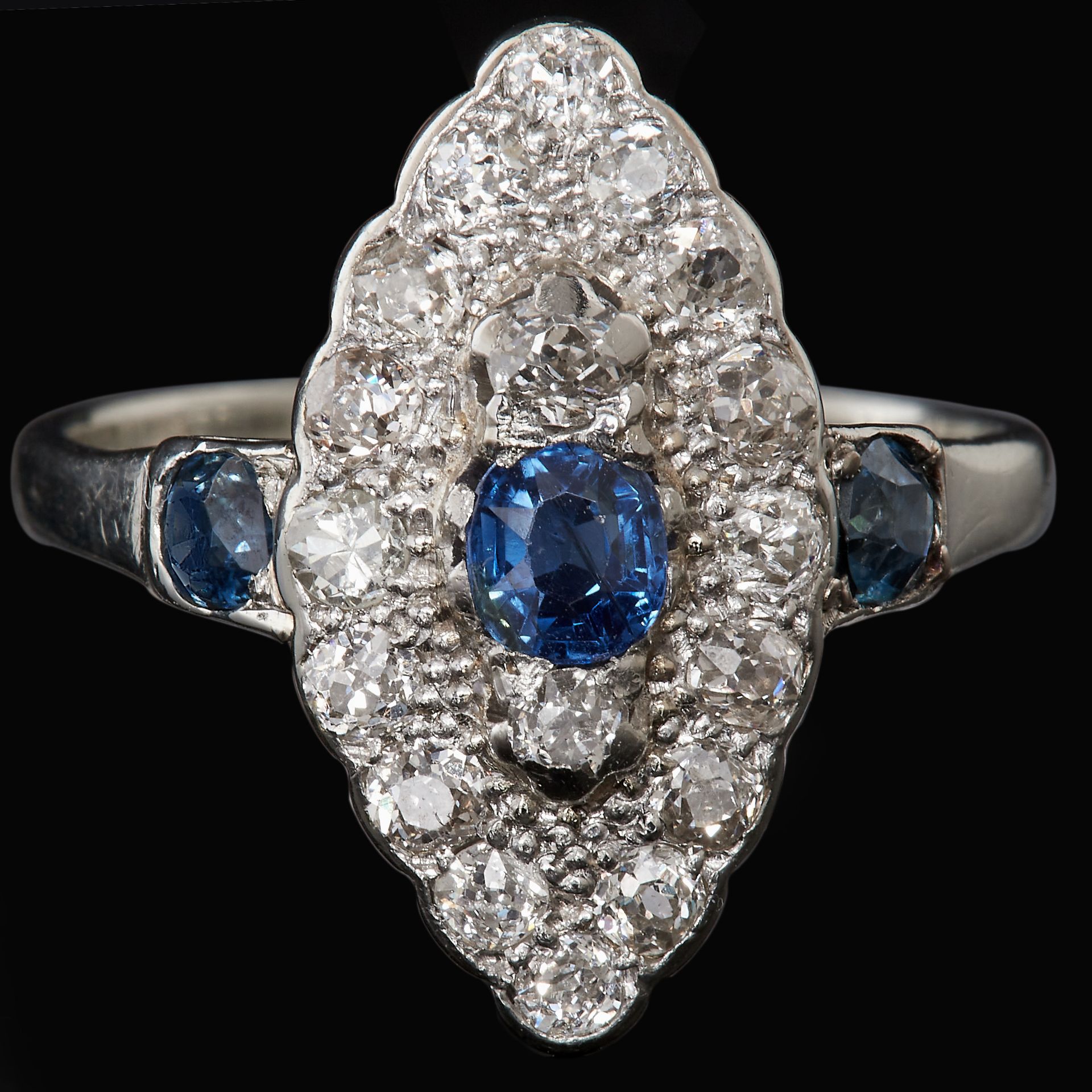 SAPPHIRE AND DIAMOND RING