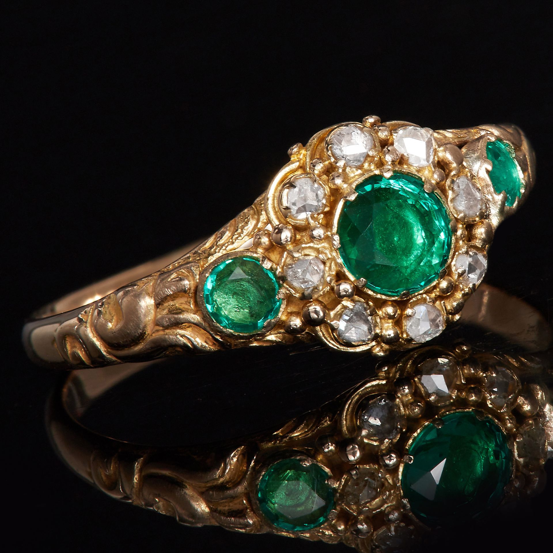 ANTIQUE EMERALD AND DIAMOND CLUSTER RING