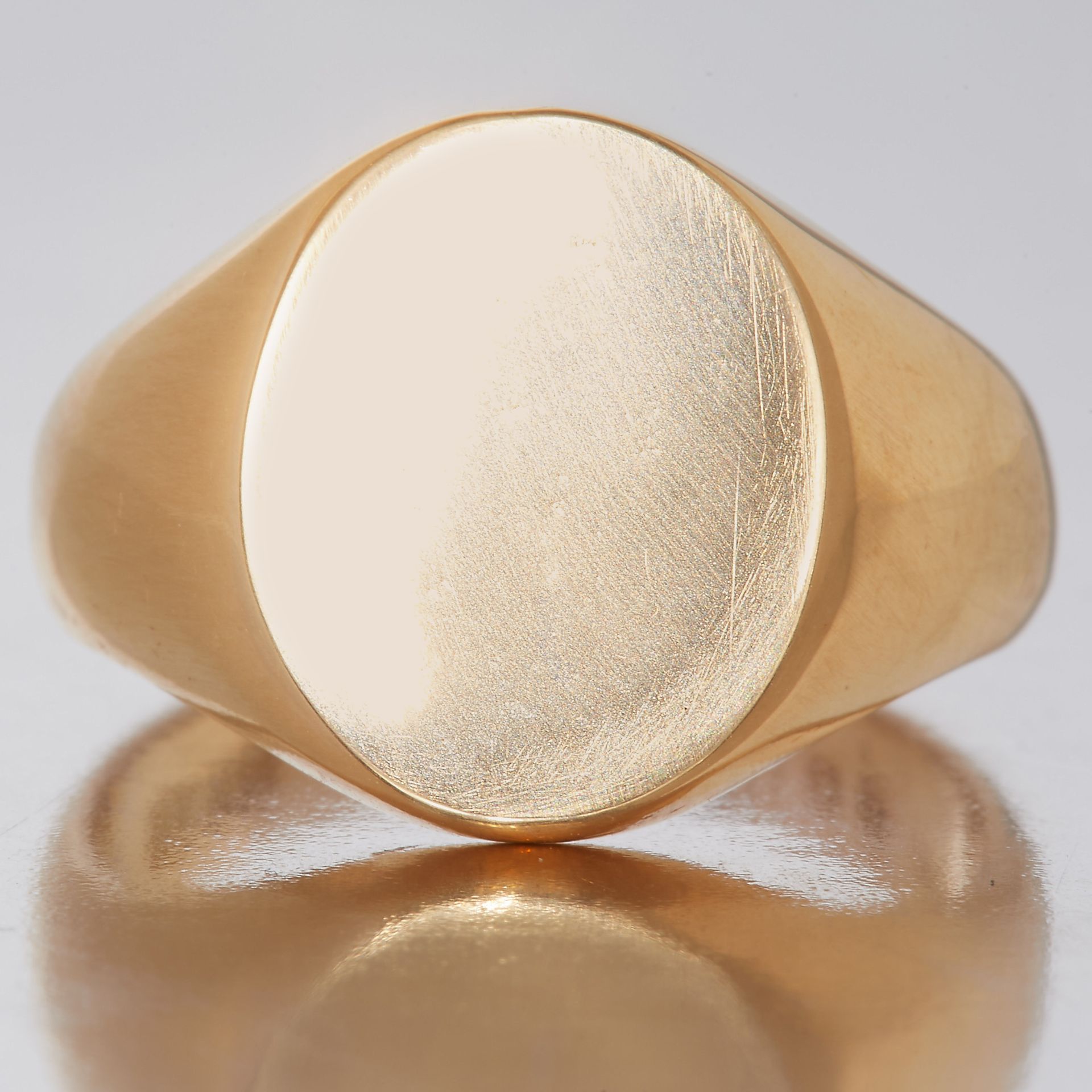 18 CT GOLD SIGNET RING