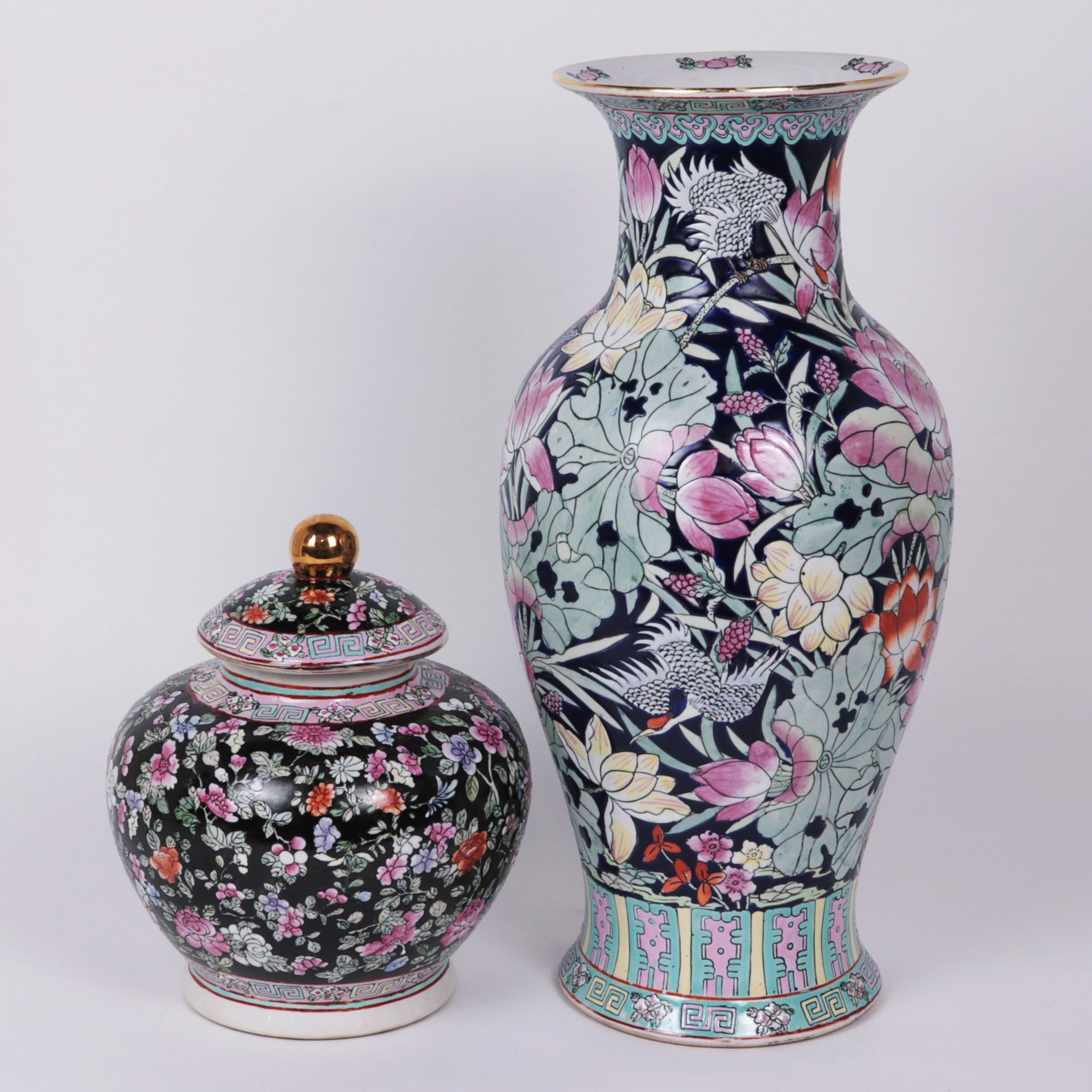 Vase und Deckeldose