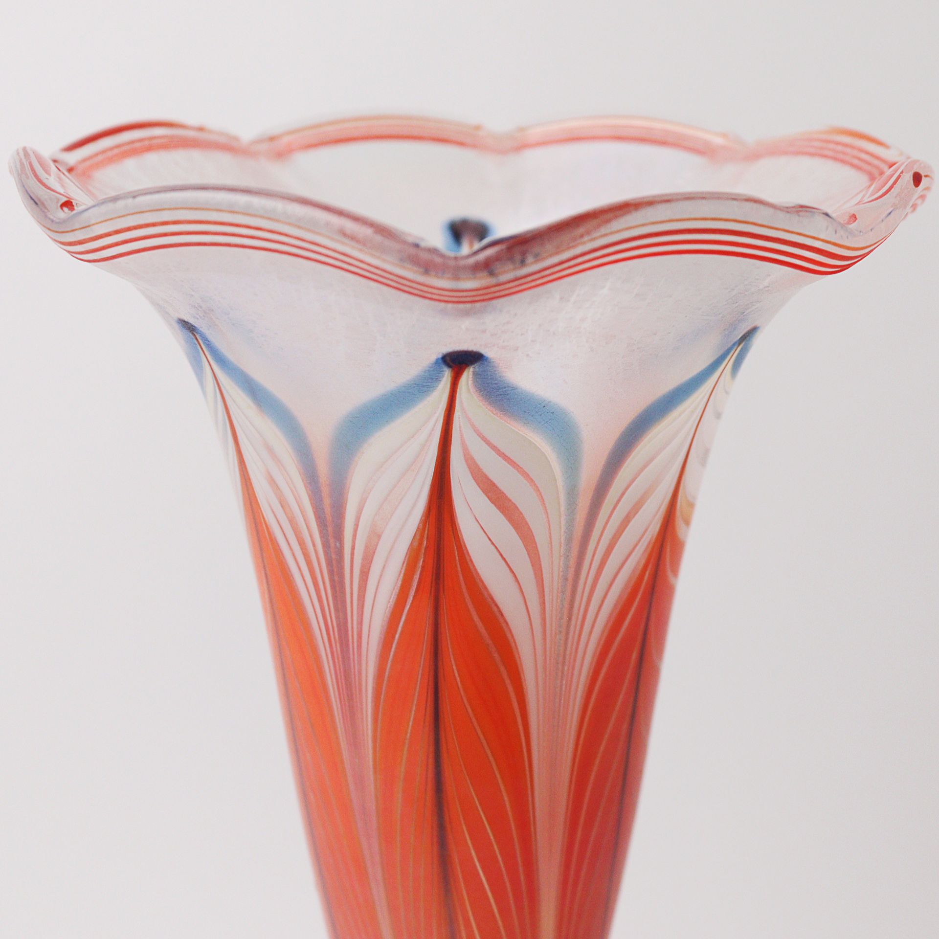 Louis Comfort Tiffany - 'Favrile' Trichtervase - Bild 3 aus 9