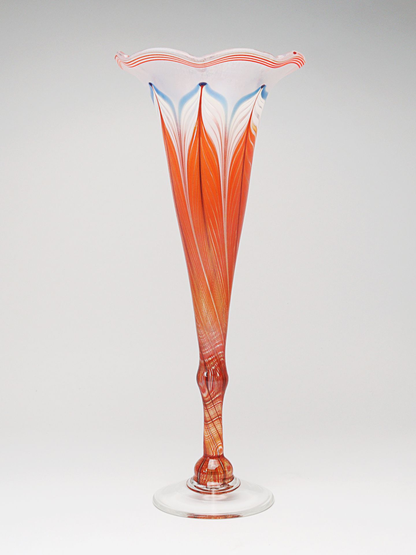 Louis Comfort Tiffany - 'Favrile' Trichtervase - Bild 2 aus 9