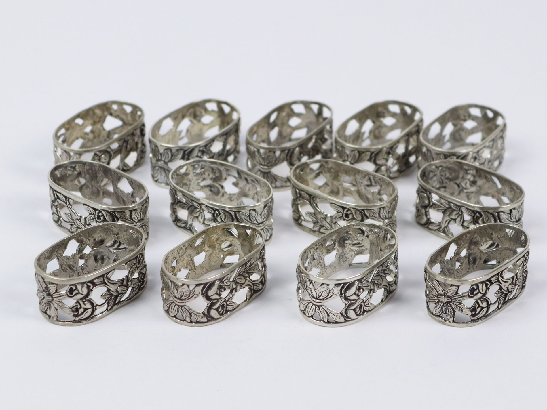 12 Stück Serviettenringe Aus Metall | Silberfarben Mit Strasssteinen | Für Hochzeit, Weihnachten & Festliche Tischdeko