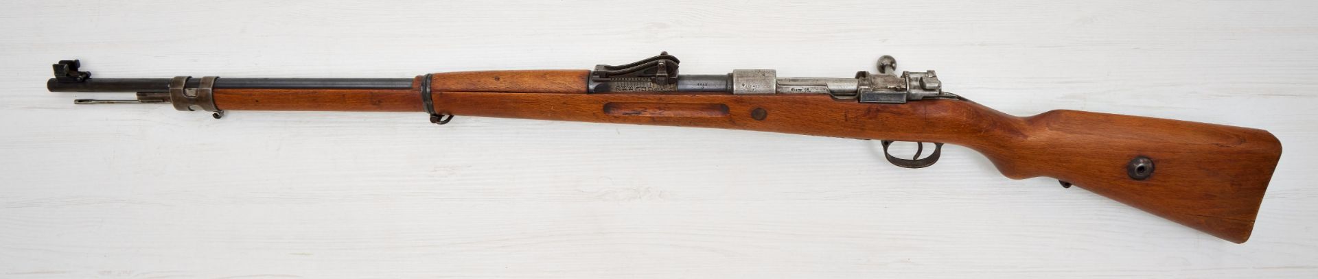 Erlaubnispflichtige Waffen : Gewehr 98 (nummerngleich) der Firma AMBERG aus dem Jahre 1917 im Ka...