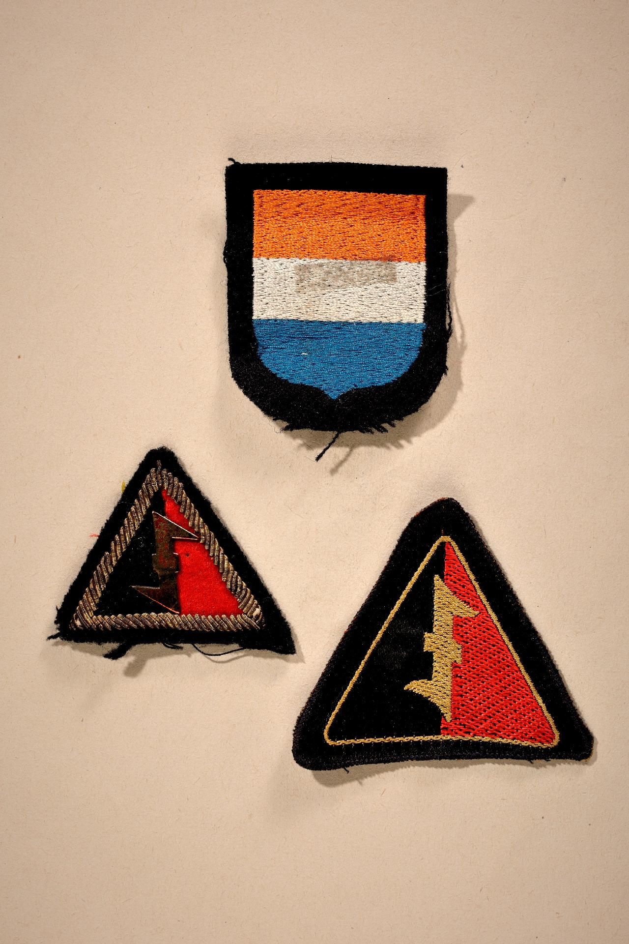 Waffen SS : Konvolut von 3 Armabzeichen, u.a. 22. SS - Freiw. - Div. Nederland.