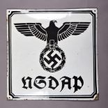 NSDAP : Emailleschild für ein Dienstgebäude der NSDAP.