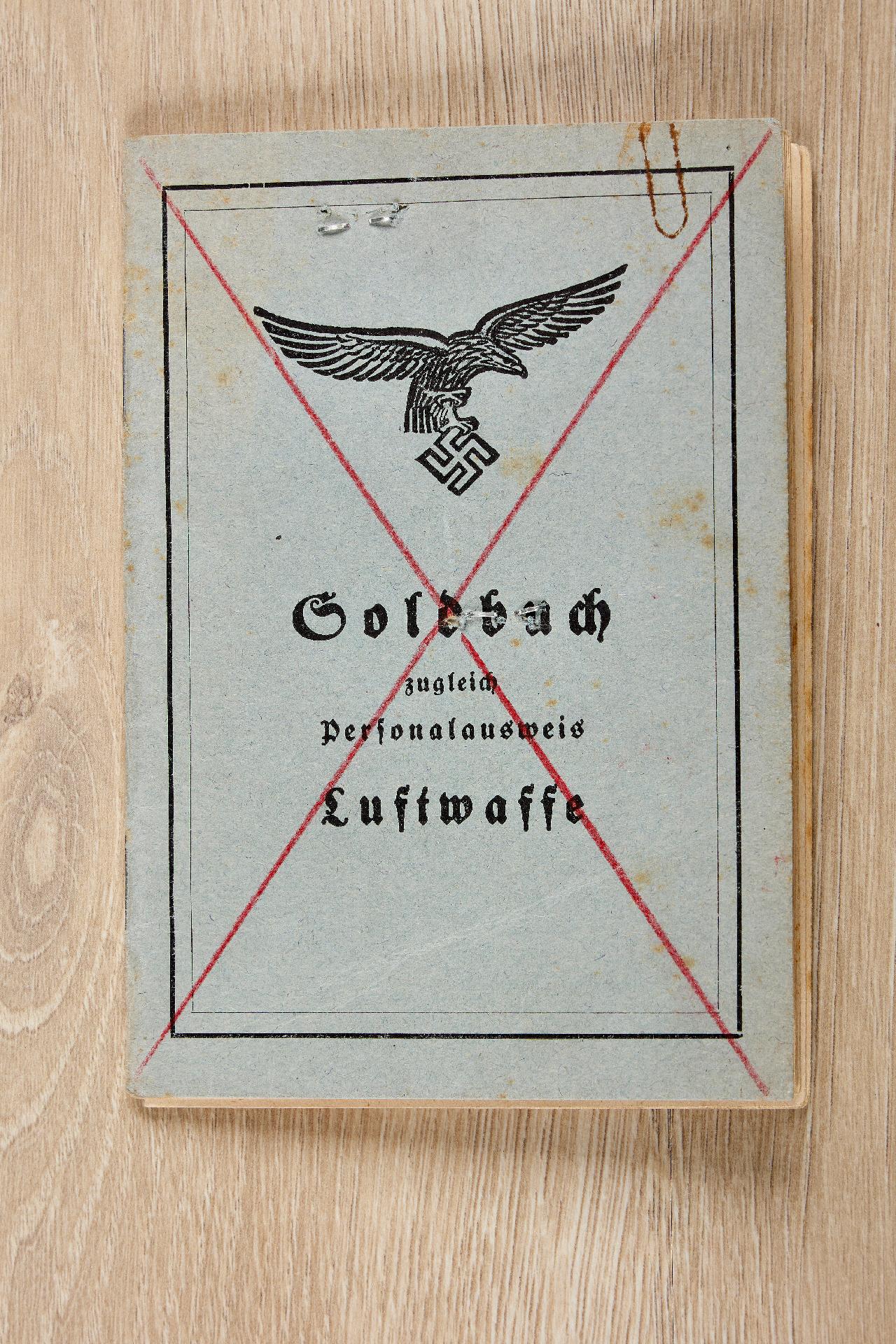 Luftwaffe : Soldbuch des Ritterkreuzträgers Feldwebel Helmut Köster, Schlachtgeschwader 2 (Immel... - Image 3 of 3