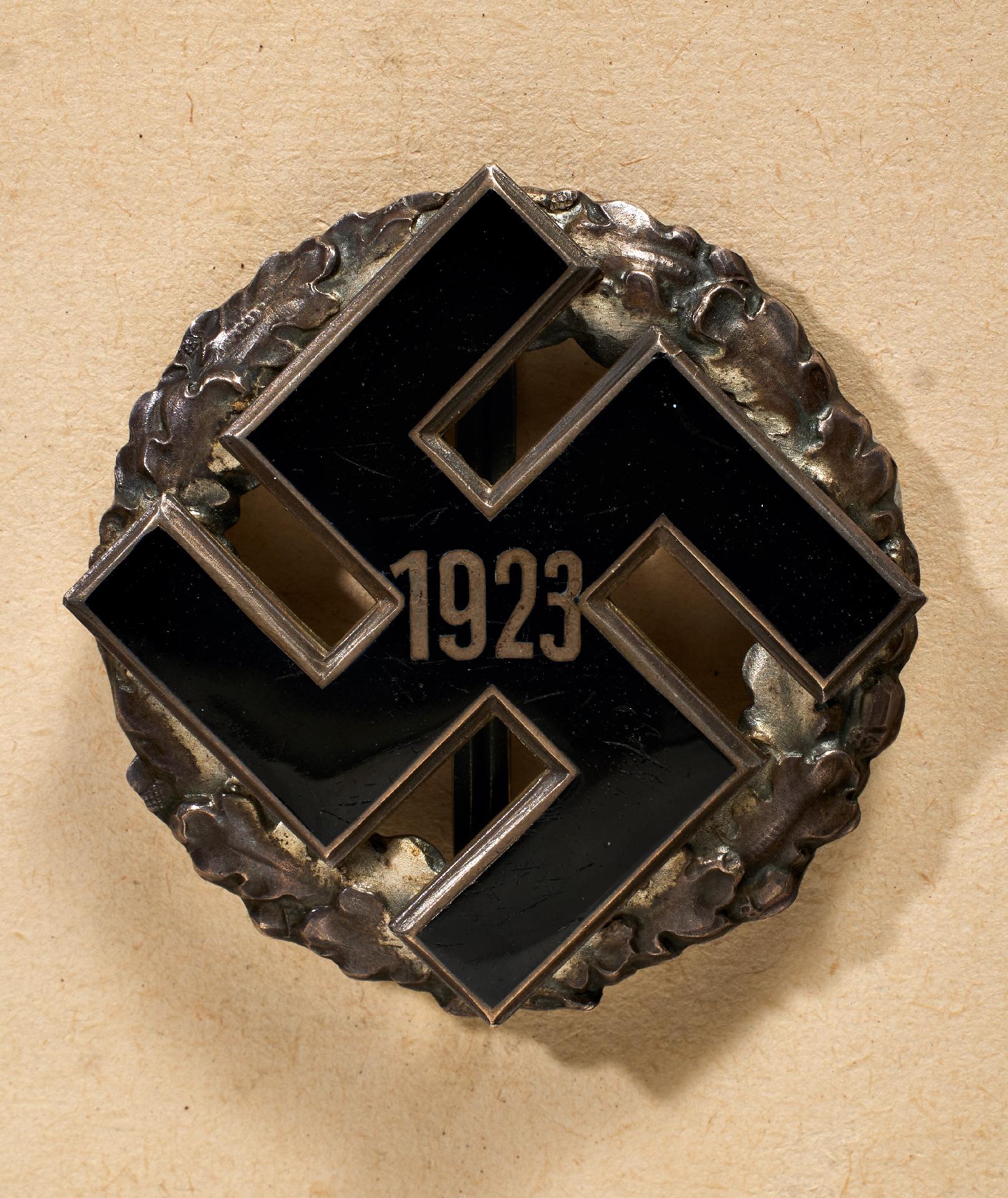 Auszeichnungen der NSDAP : Gau Abzeichen für Mitgliedschaft in der NSDAP seit 1923 (Allgemeines ...