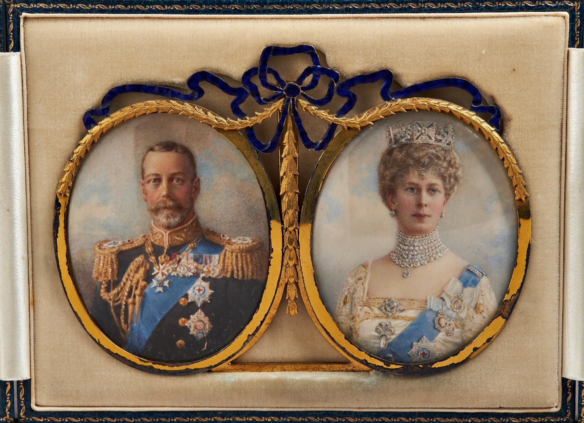 Großbritannien : Geschenk - Portraitminiaturen König Georg V. (reg. 1910 - 1936) und seiner Gema...