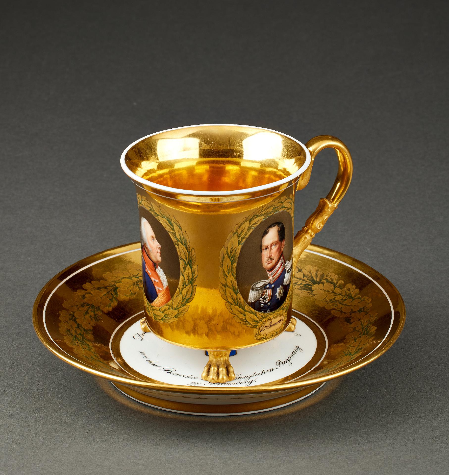 Porzellan : Prachtvolle vergoldete KPM - Tasse mit preußischen Herrscherporträts