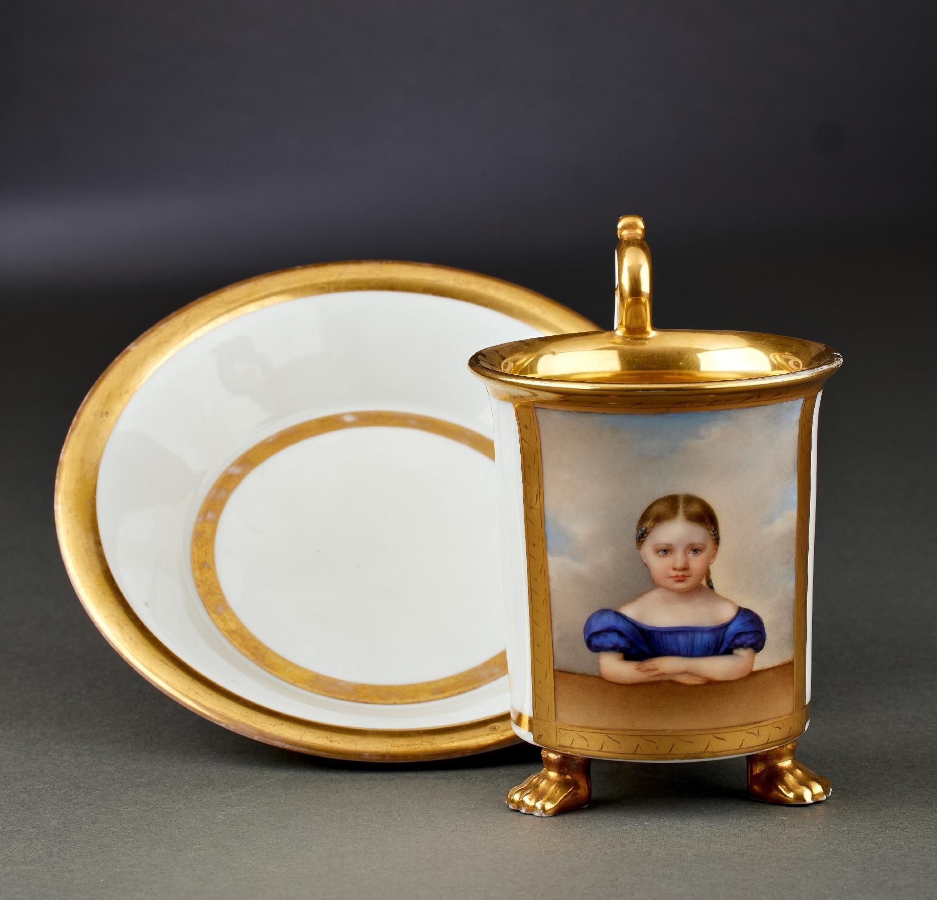 Porzellan : Tasse mit Bildnis eines Mädchens - Bild 2 aus 2