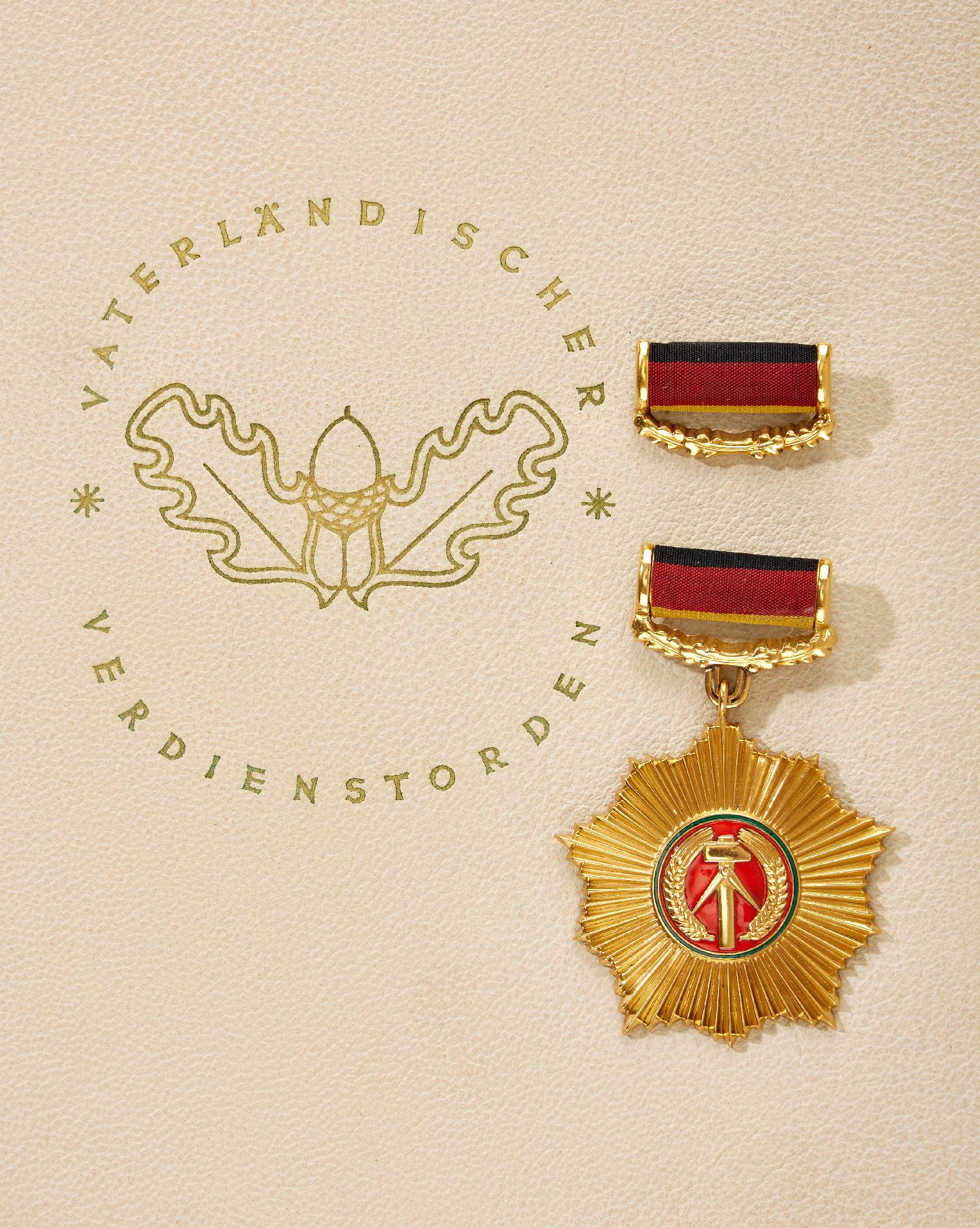 DDR - Deutsche Demokratische Republik : Vaterländischer Verdienstorden in Gold verliehen an Will... - Image 9 of 10
