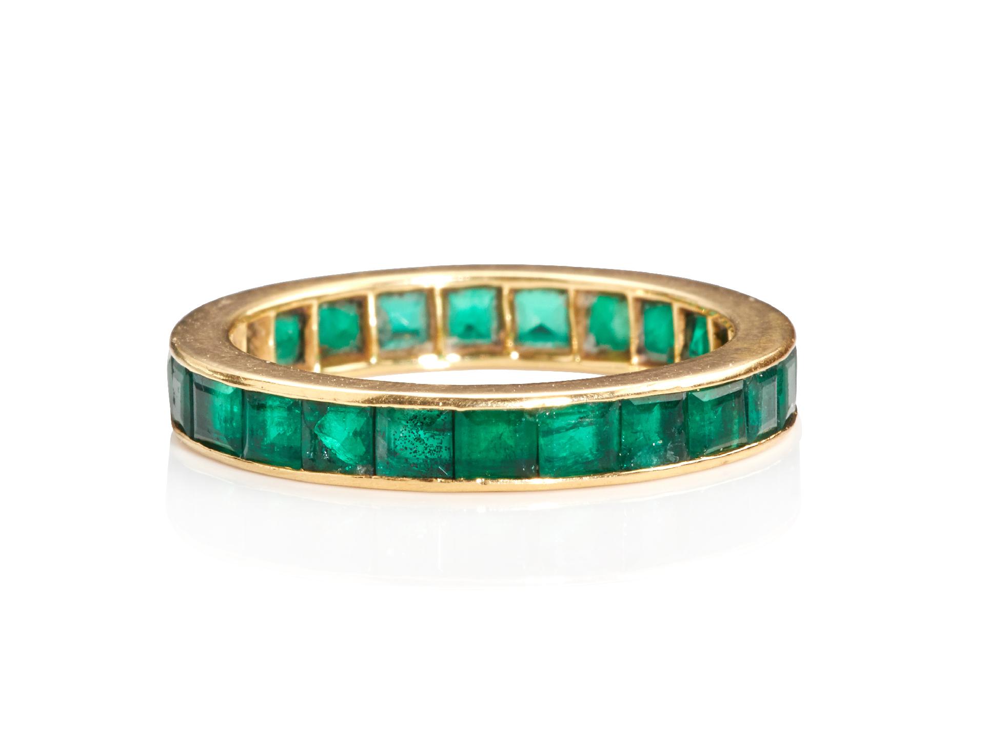 Vitrinenobjekte und Preziosen : Smaragd besetzter Eternity - Ring von Cartier, London. - Image 4 of 6