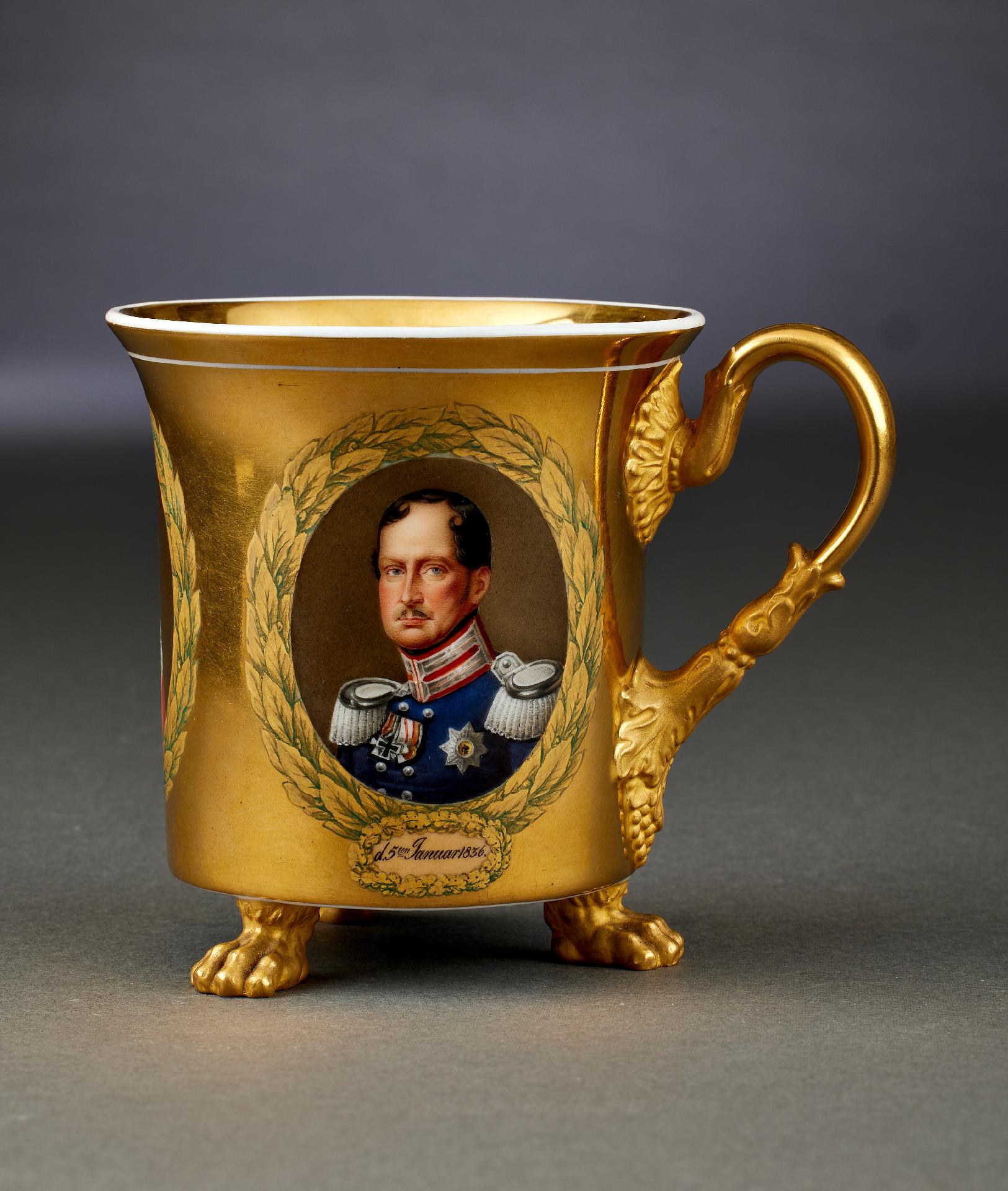 Porzellan : Prachtvolle vergoldete KPM - Tasse mit preußischen Herrscherporträts - Image 7 of 8