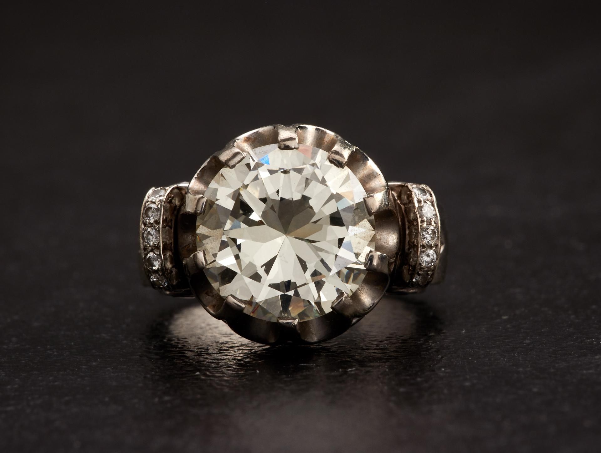 Vitrinenobjekte und Preziosen : Diamant Solitaire Ring in der Art von Boivin, ca 51/2 Karat. - Bild 7 aus 10