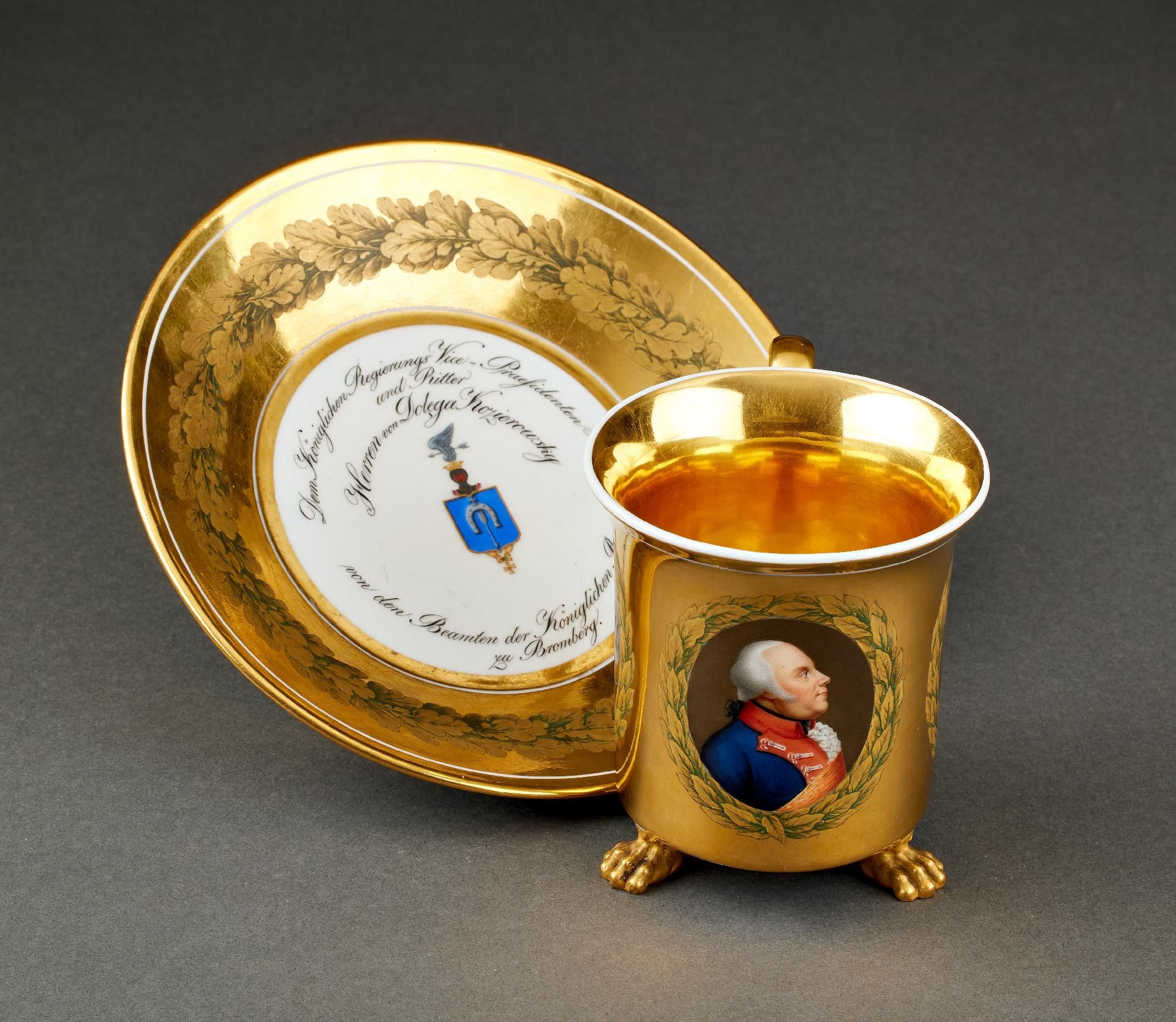 Porzellan : Prachtvolle vergoldete KPM - Tasse mit preußischen Herrscherporträts - Bild 4 aus 8