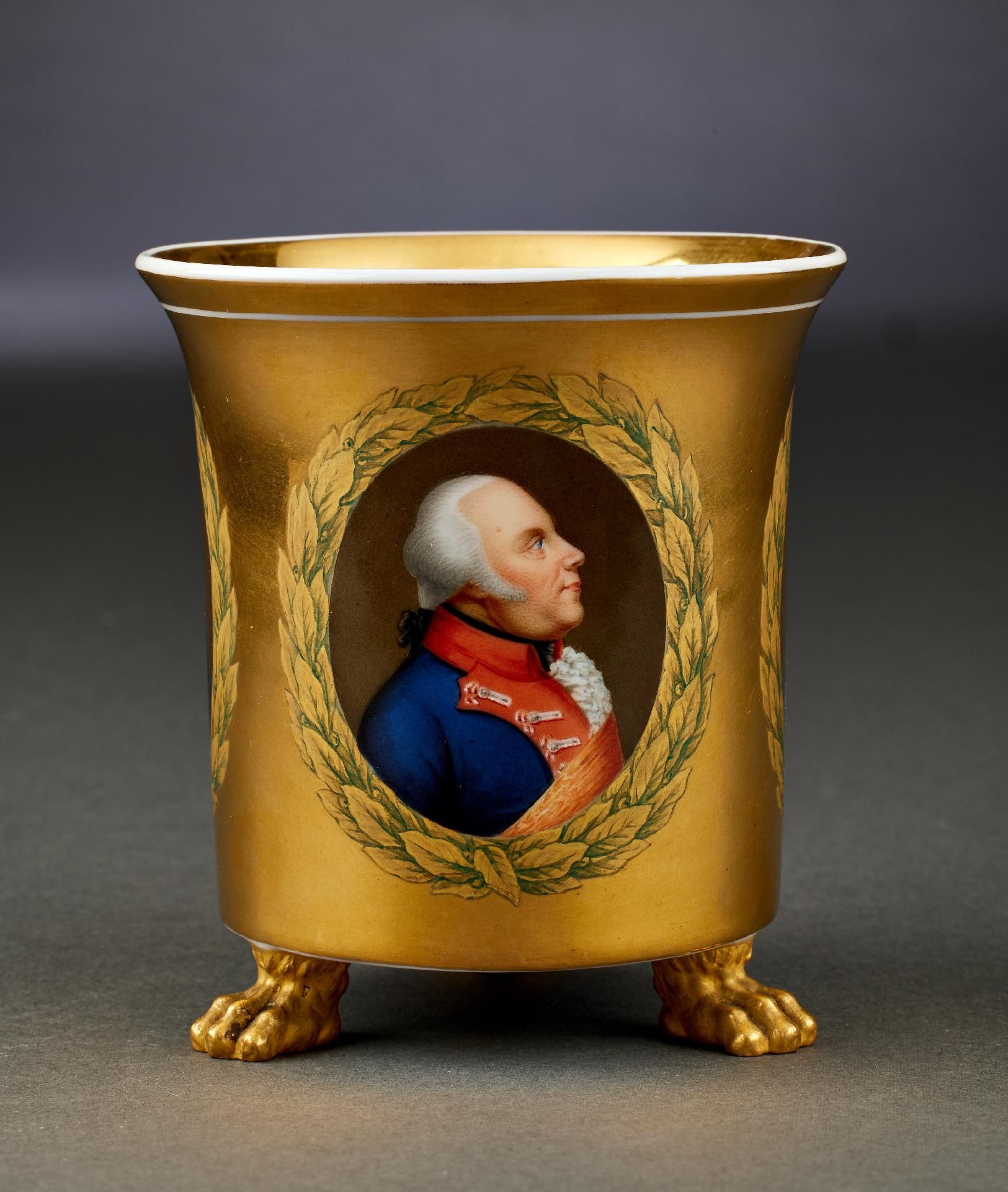 Porzellan : Prachtvolle vergoldete KPM - Tasse mit preußischen Herrscherporträts - Bild 5 aus 8