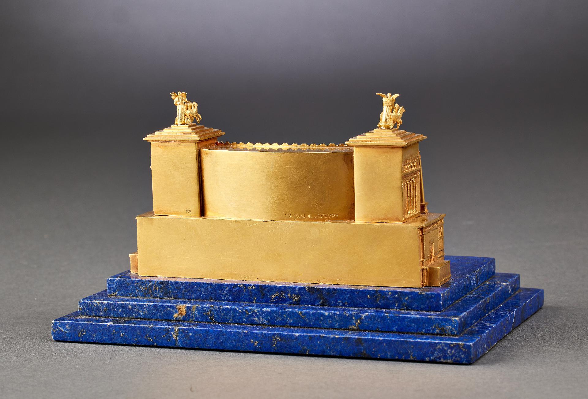 Vitrinenobjekte und Preziosen : Goldene Skulptur des Altare della Patria (Monumento Nazionale a ... - Image 3 of 8