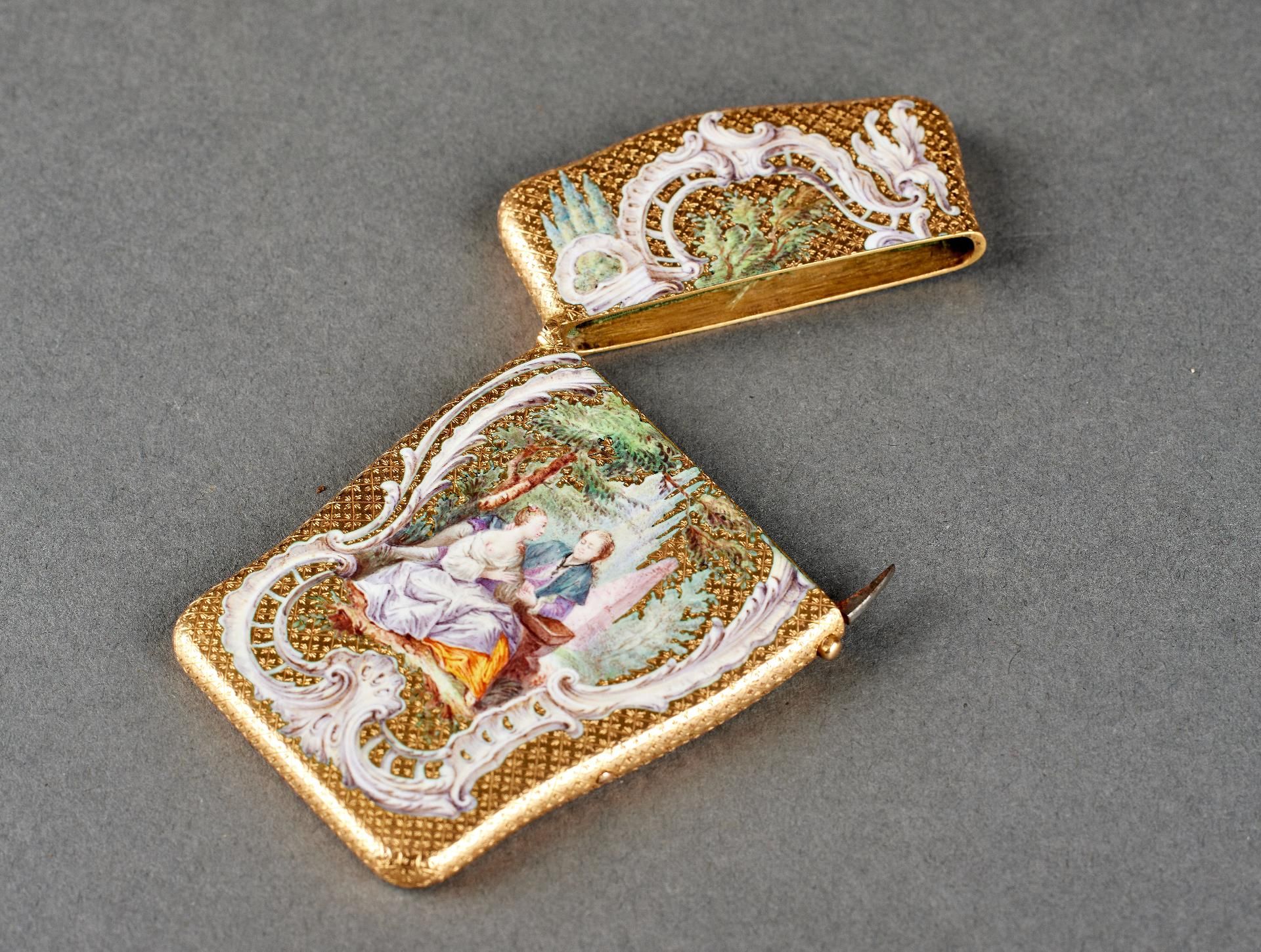 Vitrinenobjekte und Preziosen : Preußen: Goldenes friederizianisches Etui für ein Balltäfelchen... - Image 4 of 7