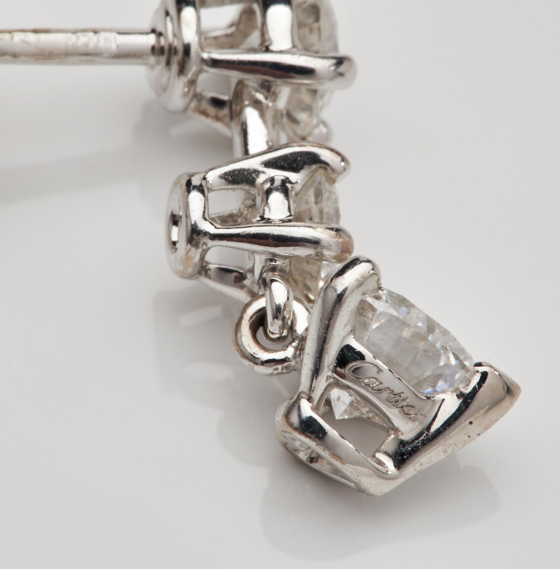 Vitrinenobjekte und Preziosen : Herzförmige Diamant und Brillant-Ohrringe, Cartier - Haute Joail... - Bild 3 aus 6