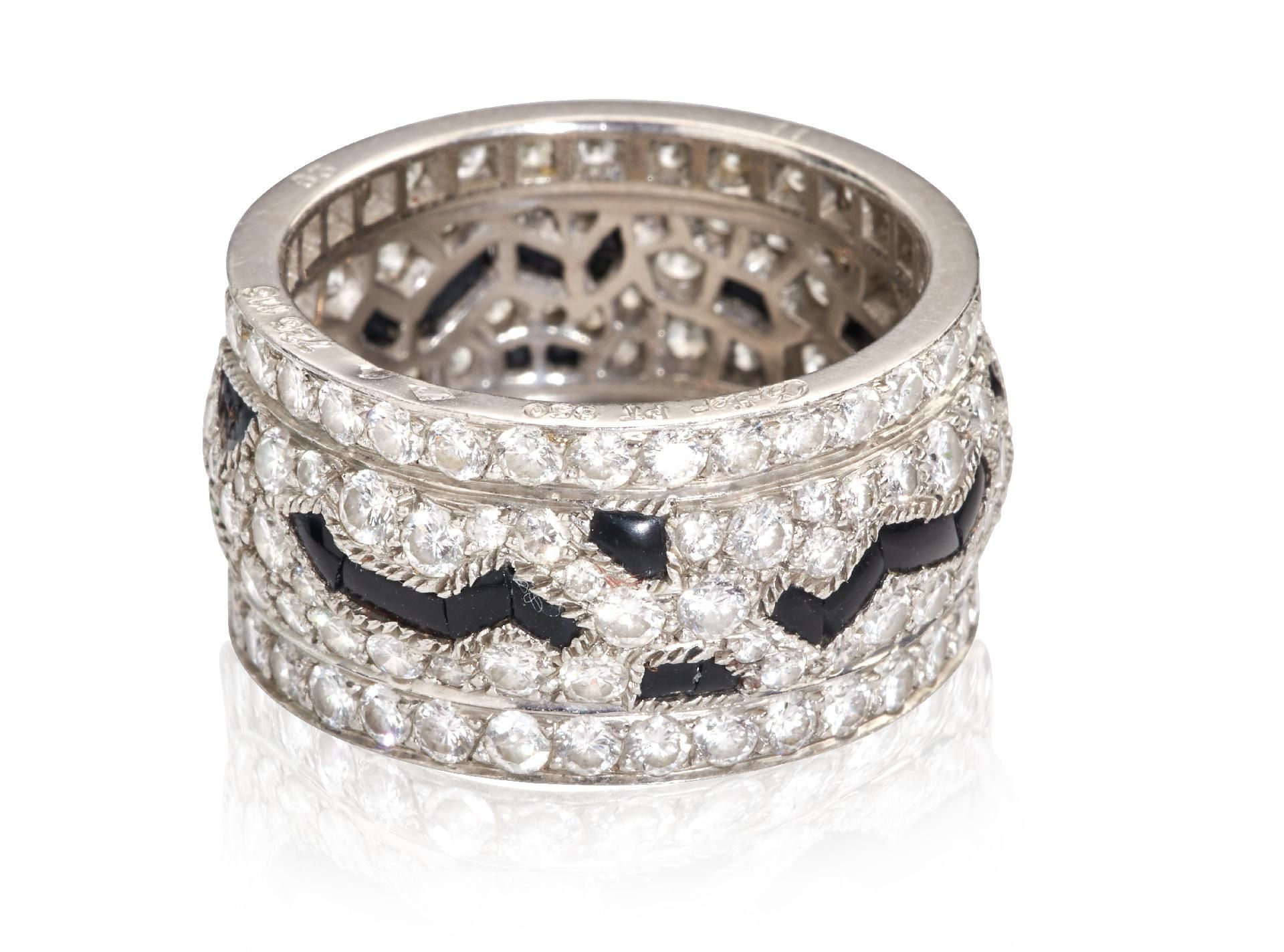 Vitrinenobjekte und Preziosen : Diamant - Onyx Ring von Cartier. - Bild 8 aus 15