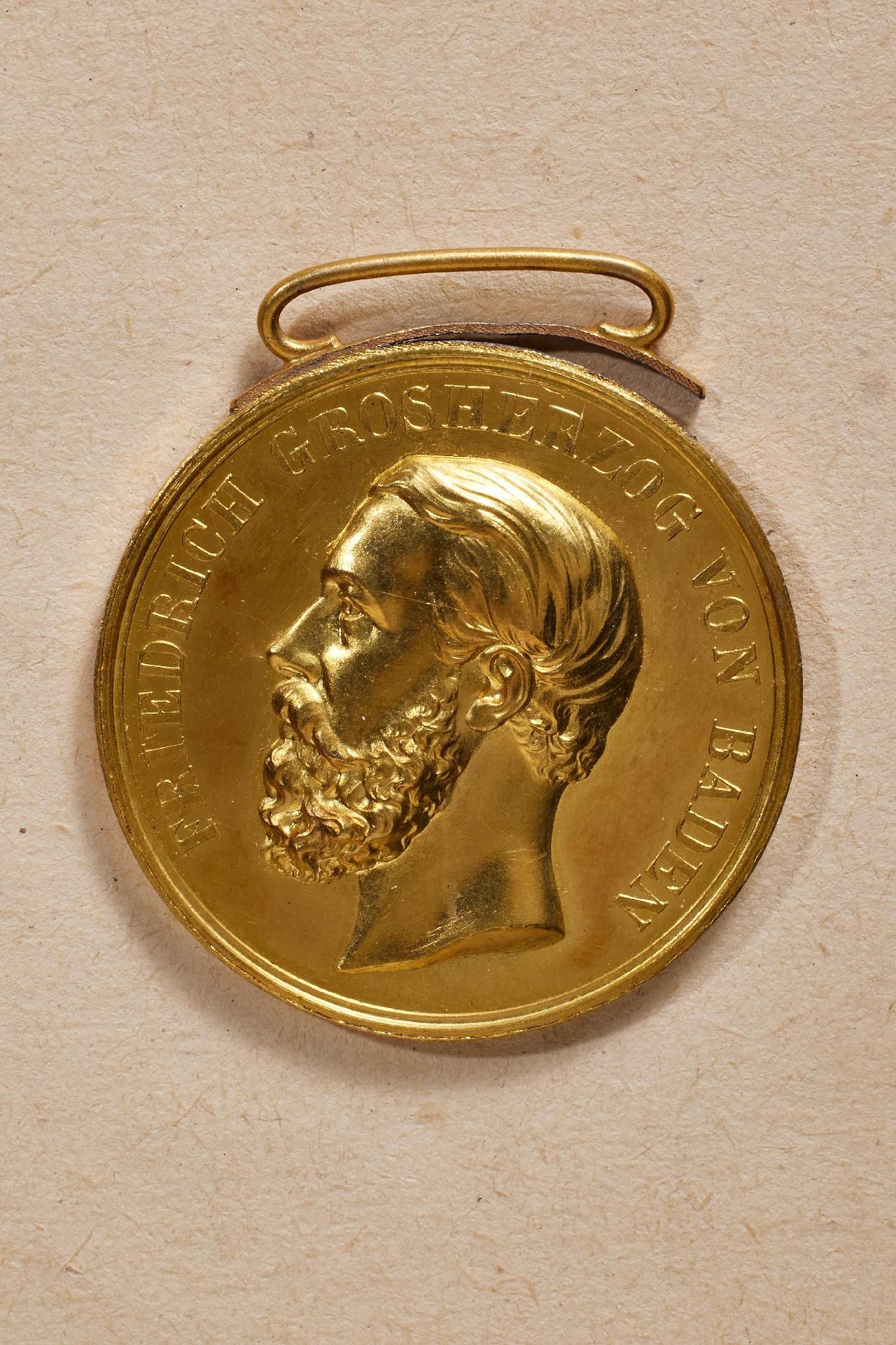 Baden : Kleine goldene Verdienstmedaille Großherzog Friedrich I. (1882-1908). - Bild 2 aus 2
