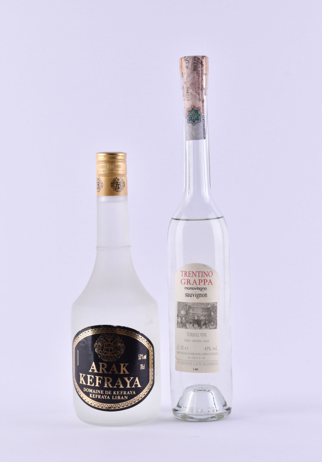 1 Flasche Arak Kefraya und 1 Flasche Trentino Grappa 