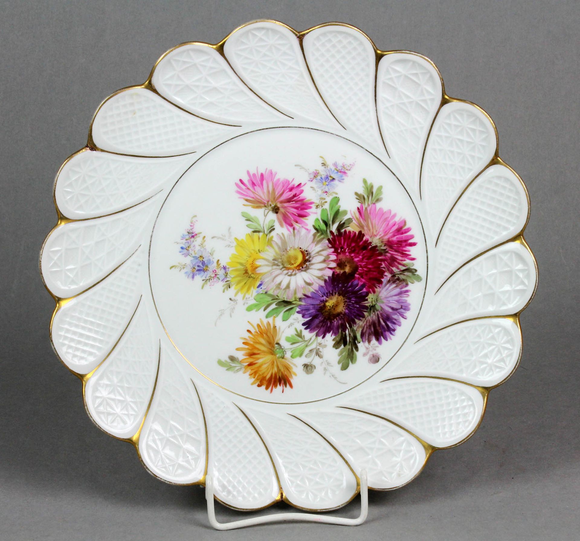 Meissen Reliefrand Platte *Blütenbouquet*