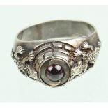 Gift Ring mit Granat Cabochon